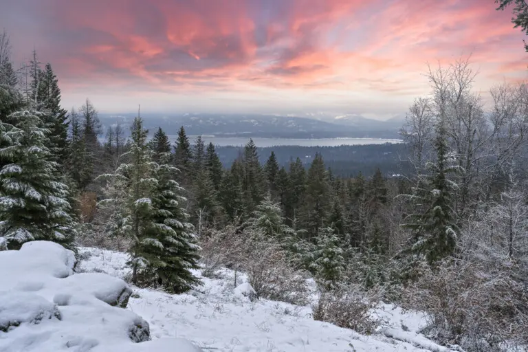 Sunset to sunrise, the lake, river, woodland and mountain views delight the soul.